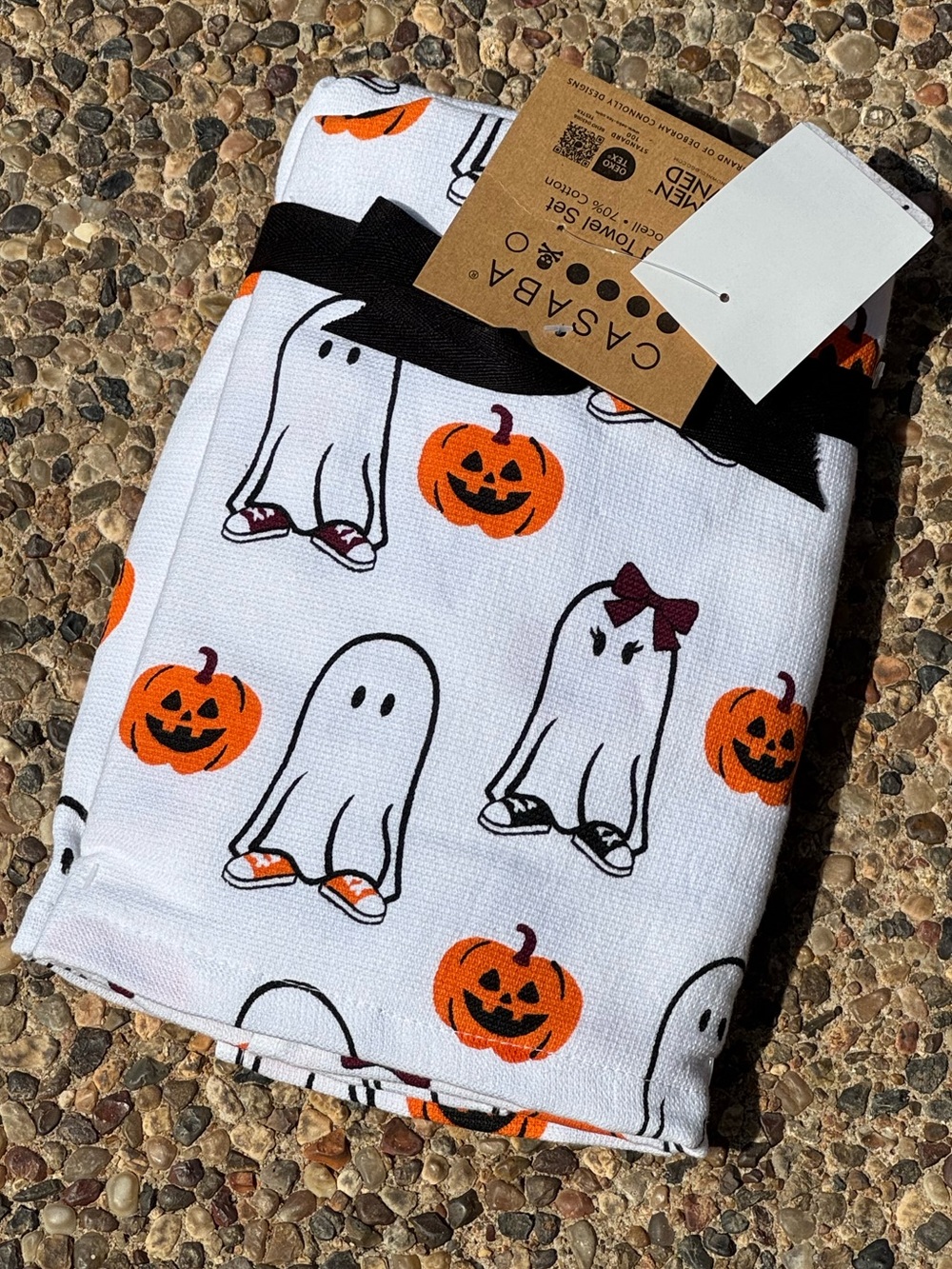 CaSaba White with Orange Pumpkin & Black Outlined Ghosts Bow Sneakers 2 Towels